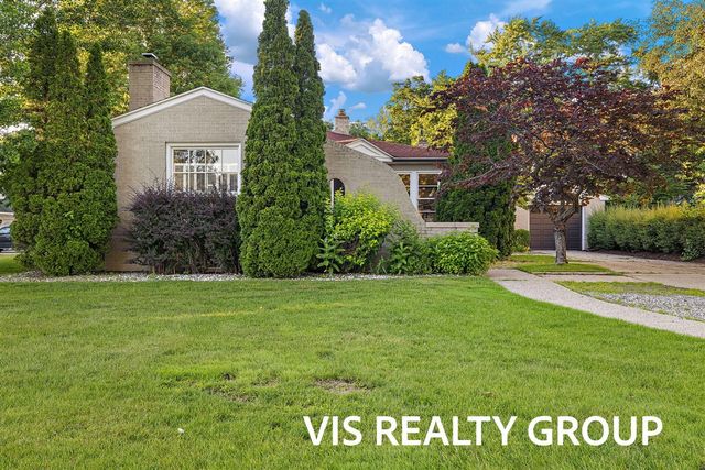 303 E Savidge Street, Spring Lake, MI 49456