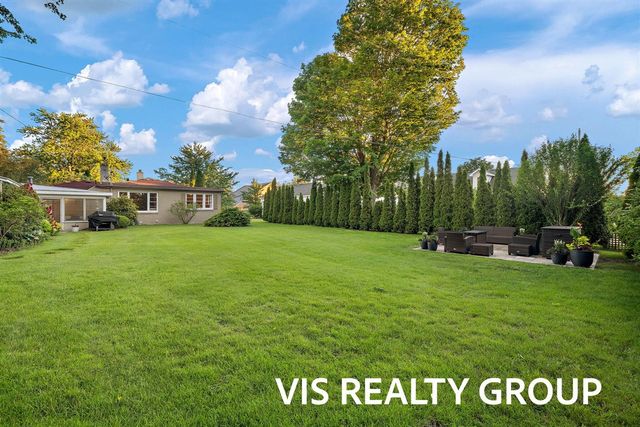 303 E Savidge Street, Spring Lake, MI 49456