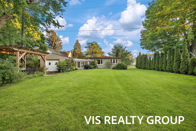 303 E Savidge Street, Spring Lake, MI 49456