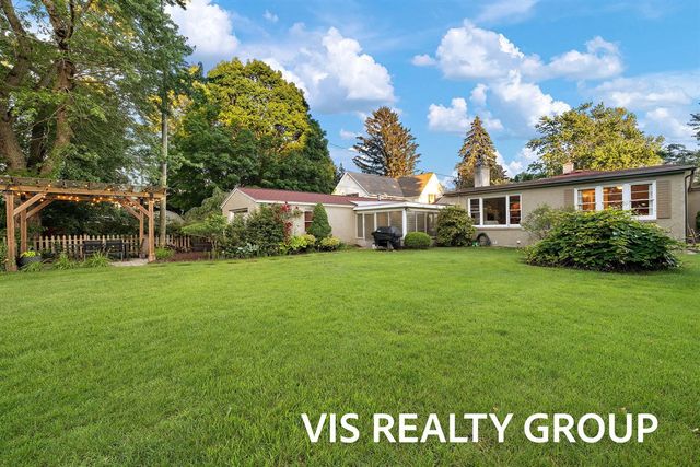 303 E Savidge Street, Spring Lake, MI 49456