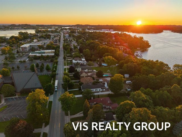 303 E Savidge Street, Spring Lake, MI 49456