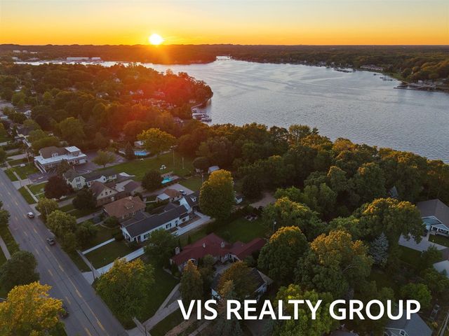 303 E Savidge Street, Spring Lake, MI 49456