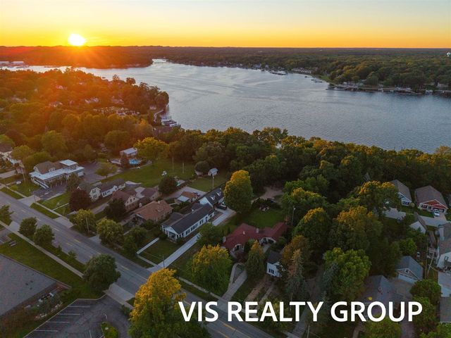 303 E Savidge Street, Spring Lake, MI 49456