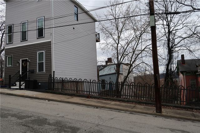 1310 Stranmore St, Manchester, PA 15212