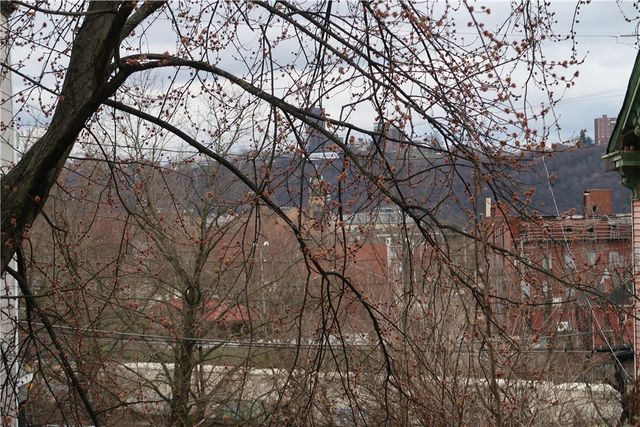 1310 Stranmore St, Manchester, PA 15212