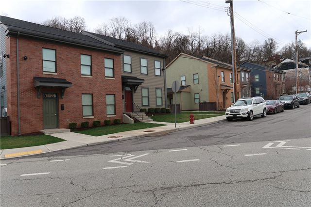 1310 Stranmore St, Manchester, PA 15212