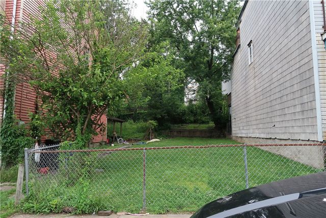 1310 Stranmore St, Manchester, PA 15212