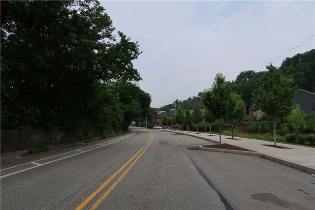 1310 Stranmore St, Manchester, PA 15212