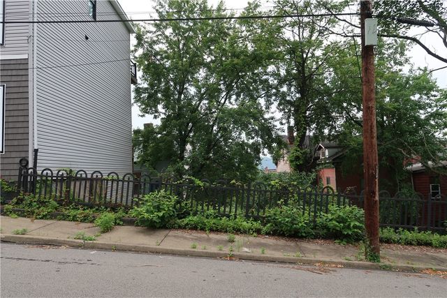 1310 Stranmore St, Manchester, PA 15212