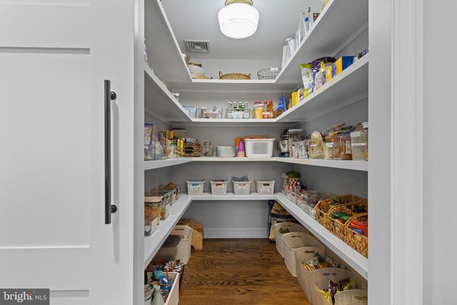 131 SUGARTOWN RD, Devon, PA 19333