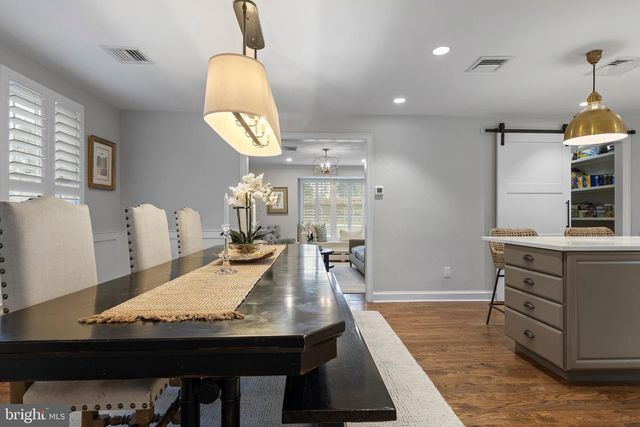 131 SUGARTOWN RD, Devon, PA 19333