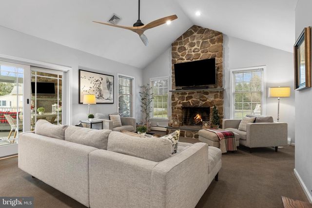 131 SUGARTOWN RD, Devon, PA 19333