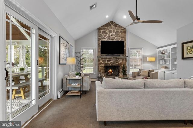 131 SUGARTOWN RD, Devon, PA 19333