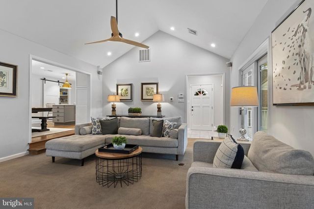 131 SUGARTOWN RD, Devon, PA 19333