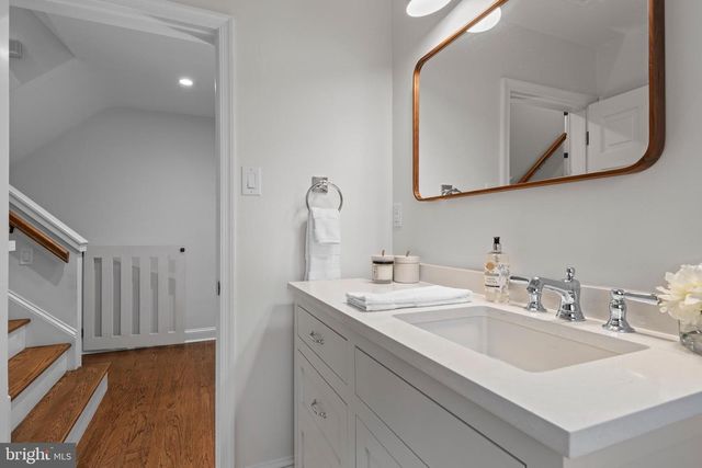 131 SUGARTOWN RD, Devon, PA 19333