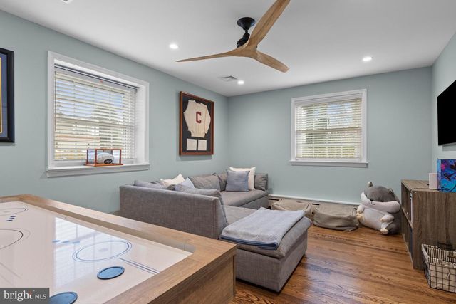 131 SUGARTOWN RD, Devon, PA 19333