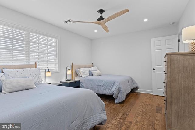 131 SUGARTOWN RD, Devon, PA 19333