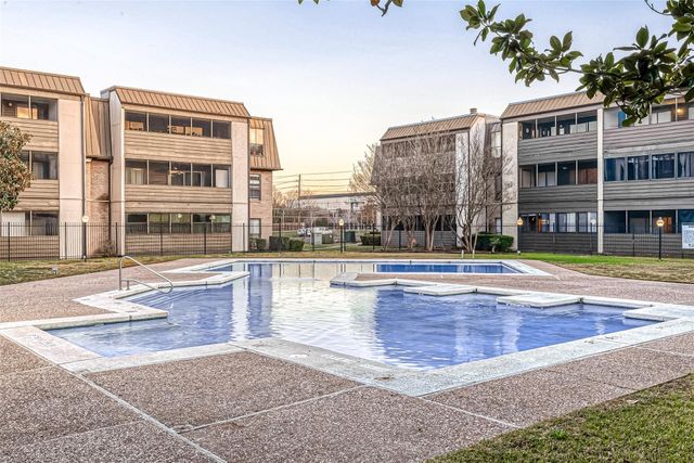 3075 Walnut Bend Lane 28, Houston, TX 77042