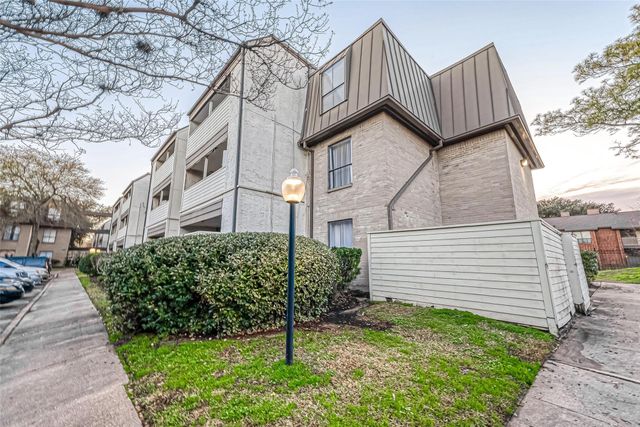 3075 Walnut Bend Lane 28, Houston, TX 77042