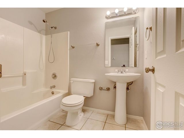 725 Columbine Dr, Windsor, CO 80550