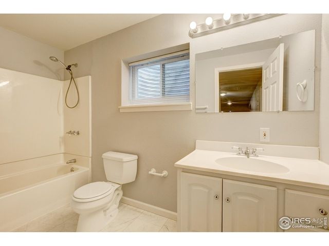 725 Columbine Dr, Windsor, CO 80550