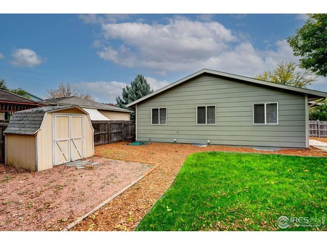 725 Columbine Dr, Windsor, CO 80550