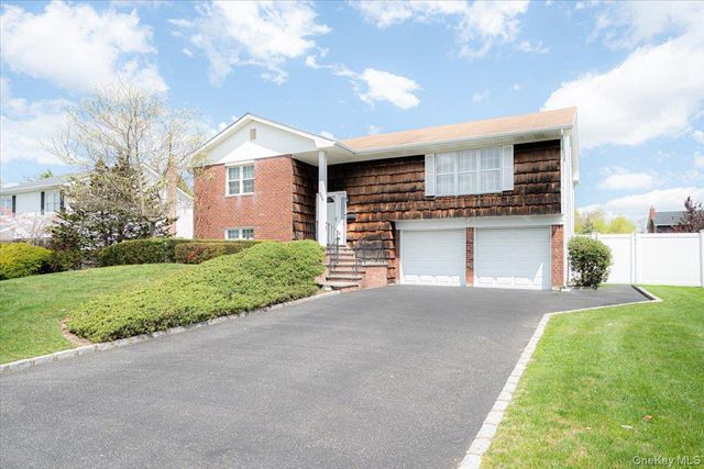 305 Kimberly Place, West Islip, NY 11795
