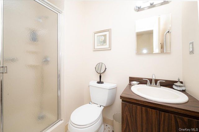 305 Kimberly Place, West Islip, NY 11795