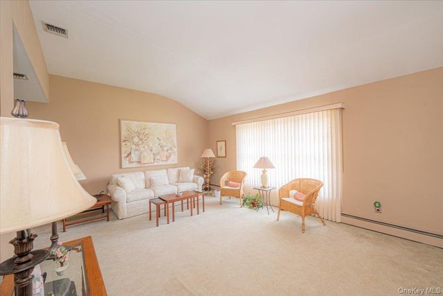 305 Kimberly Place, West Islip, NY 11795