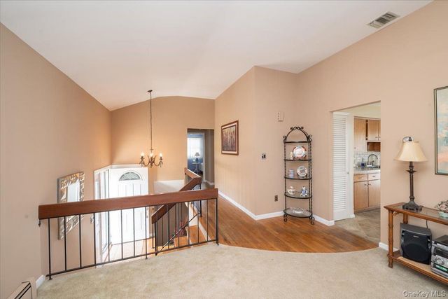 305 Kimberly Place, West Islip, NY 11795