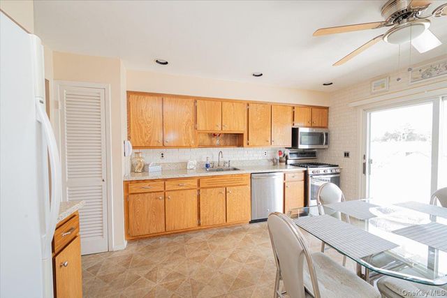 305 Kimberly Place, West Islip, NY 11795