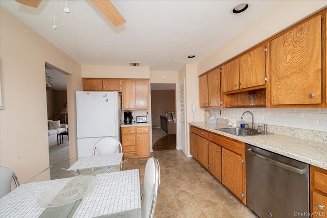305 Kimberly Place, West Islip, NY 11795