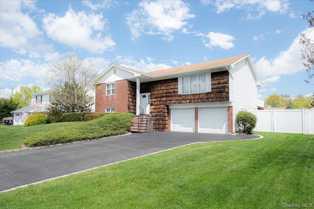 305 Kimberly Place, West Islip, NY 11795
