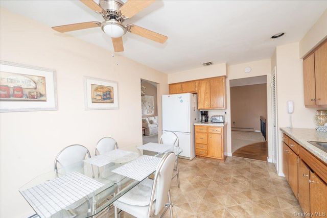 305 Kimberly Place, West Islip, NY 11795