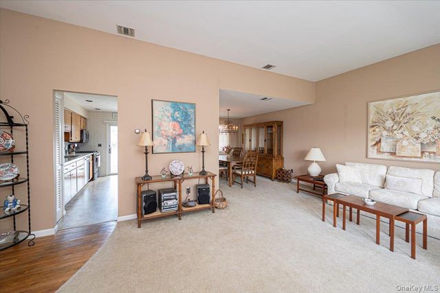 305 Kimberly Place, West Islip, NY 11795