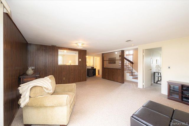 305 Kimberly Place, West Islip, NY 11795