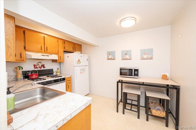 305 Kimberly Place, West Islip, NY 11795