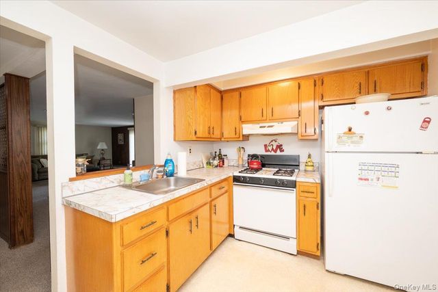 305 Kimberly Place, West Islip, NY 11795