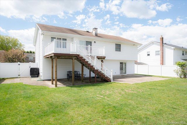 305 Kimberly Place, West Islip, NY 11795