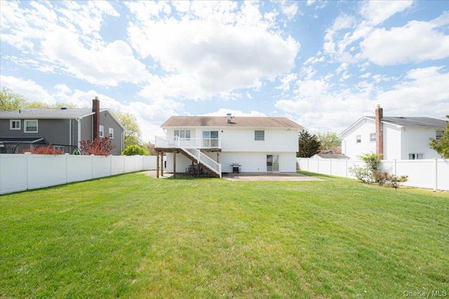 305 Kimberly Place, West Islip, NY 11795