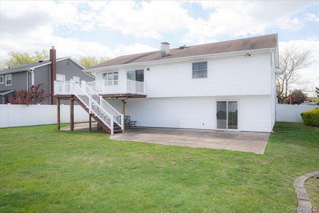305 Kimberly Place, West Islip, NY 11795