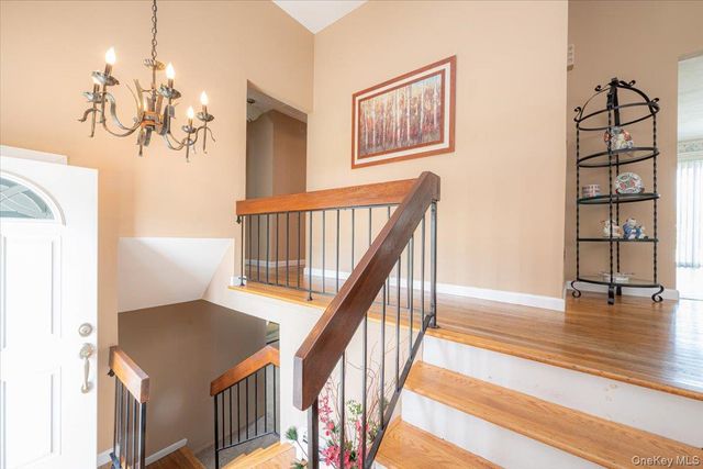 305 Kimberly Place, West Islip, NY 11795