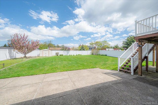 305 Kimberly Place, West Islip, NY 11795