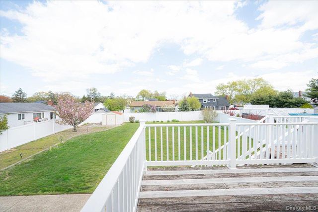 305 Kimberly Place, West Islip, NY 11795