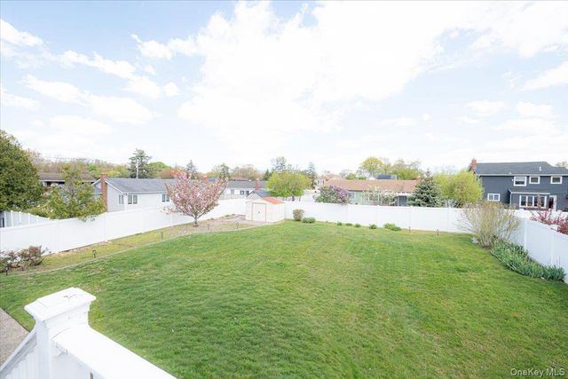 305 Kimberly Place, West Islip, NY 11795