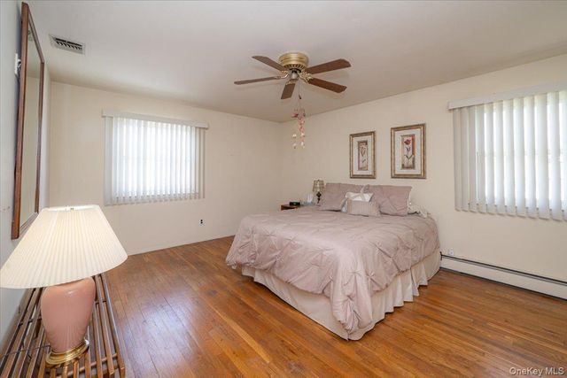 305 Kimberly Place, West Islip, NY 11795