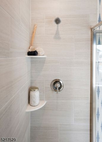 21 Eastwood Ter, East Hanover Twp., NJ 07035