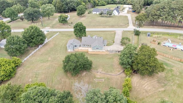 815 Steele Road, Tontitown, AR 72762