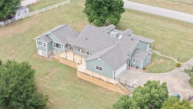 815 Steele Road, Tontitown, AR 72762