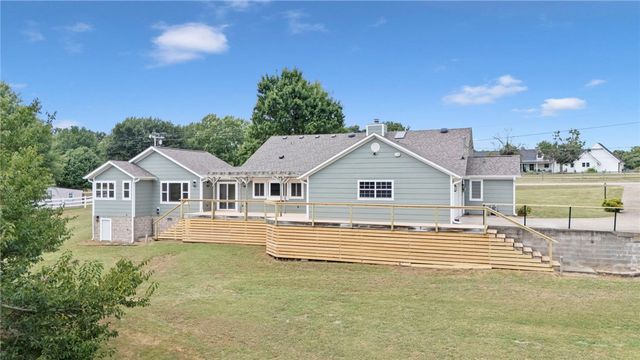 815 Steele Road, Tontitown, AR 72762